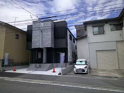 安芸郡府中町浜田２丁目　新築一戸建て(全2棟)の前面道路含む現地写真