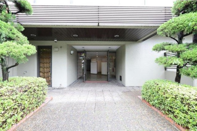 ◆ＪＲ丹波口駅まで徒歩７分◆３沿線利用ＯＫ◆リフォーム完了済みの美室◆壬生グランドハイツのエントランス|エントランス