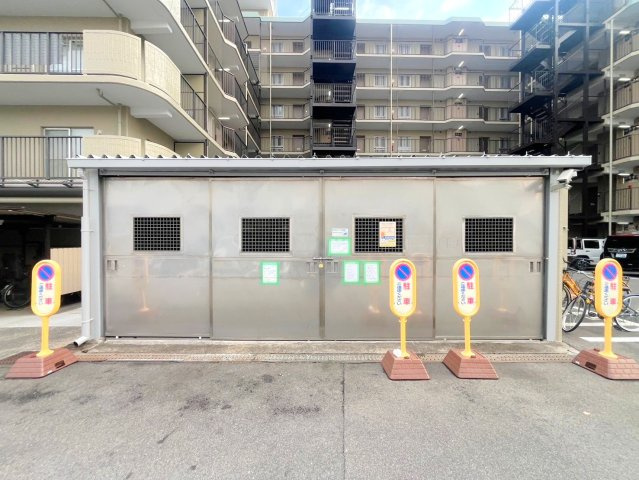 ◆ＪＲ丹波口駅まで徒歩７分◆３沿線利用ＯＫ◆リフォーム完了済みの美室◆壬生グランドハイツのその他共用部分|ゴミ置き場