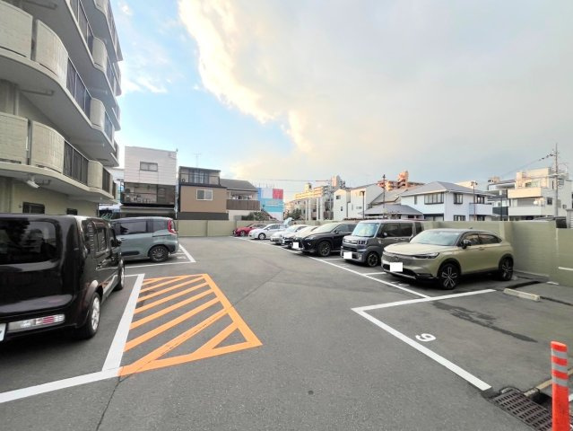 ◆ＪＲ丹波口駅まで徒歩７分◆３沿線利用ＯＫ◆リフォーム完了済みの美室◆壬生グランドハイツの駐車場|駐車場