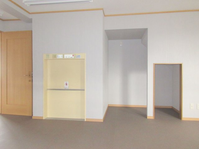 福生市熊川　売事務所のその他|昇降機付き。