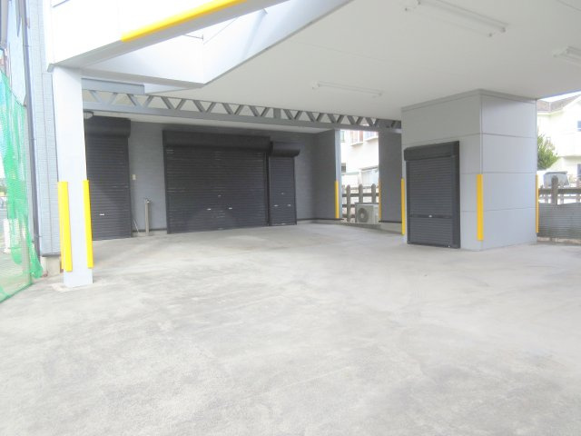 福生市熊川　売事務所の駐車場|駐車最大7台可！！