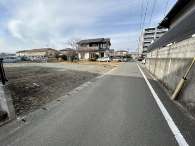 【前面道路含む現地写真】 | 合志市幾久富　1号棟