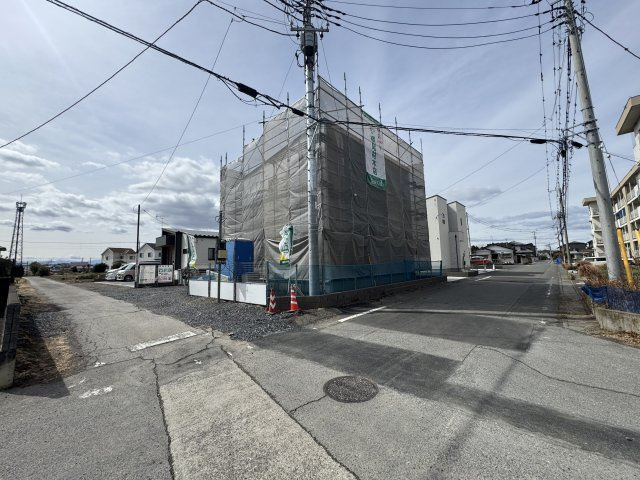 伊勢崎市山王町第6期　2号棟の前面道路含む現地写真|現地写真　北側接道幅員約6.0ｍ　東側接道幅員約4.0ｍ