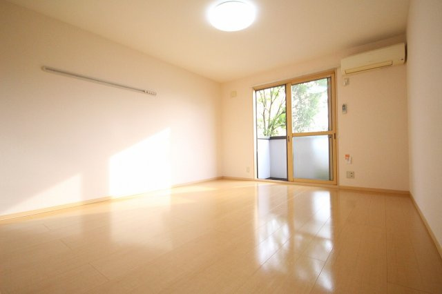 フローラ山の下の居間・リビング|※お部屋により仕様が異なる場合がございます※