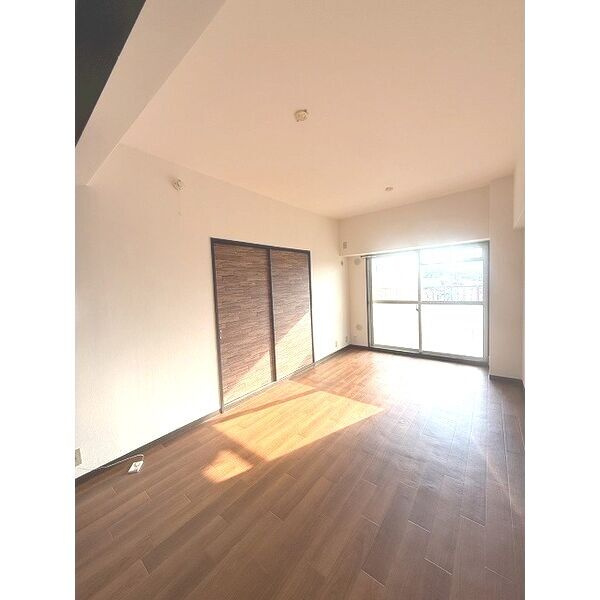 サンライズ御瑞宝Iの居間・リビング