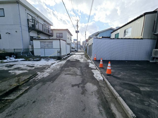 新築建売　八戸市類家字堤端C棟の前面道路含む現地写真