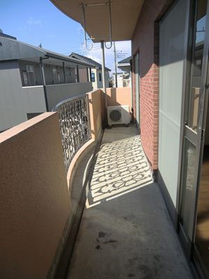 レジェンサンフラワーIのバルコニー|開放的で明るい空間を演出してくれるバルコニーです