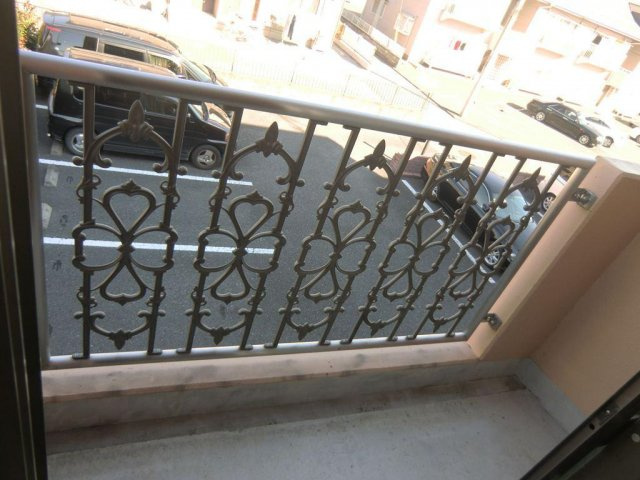 レジェンサンフラワーIのバルコニー|外からの目が気にならないバルコニーで洗濯物が干せます