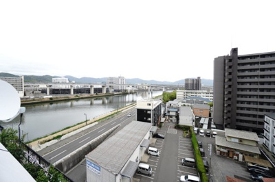 【展望】 | 【上質リノベ】シャンボール東雲 | 【四季を感じる】
四季の移ろい・爽やかな青空や風を感じられ
自然を愉しめるパノラマビュー。
毎日の暮らしに余裕を感じさせてくれる、
遮る物の無い開放的な眺望を是非、ご堪能ください。