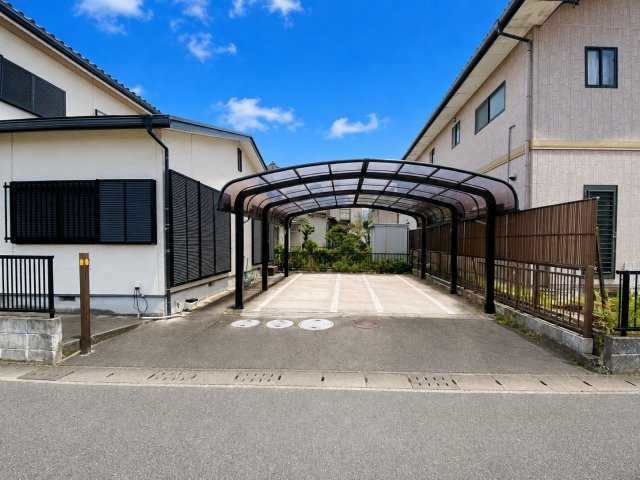 中古戸建　大垣市三塚町　平成12年築の駐車場
