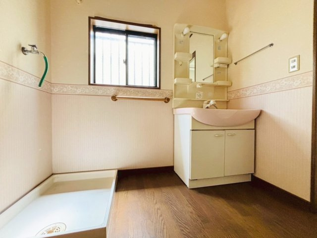 中古戸建　大垣市三塚町　平成12年築の独立洗面台