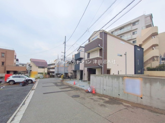 【前面道路含む現地写真】