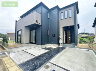 【外観】 | 同タイプ
モダンなデザインが印象的な広々とした外観。閑静な住宅街に佇む魅力的な物件です。