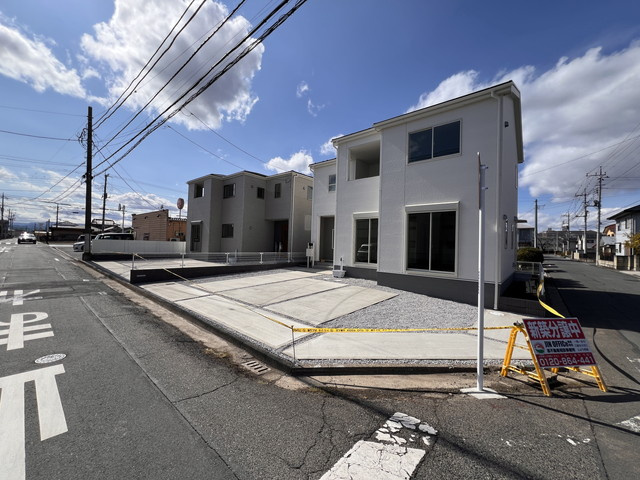 新築　前橋市広瀬町第3　Liveie Garden.S　2号棟の前面道路含む現地写真|現地写真　南東側接道幅員約6ｍ　北東側接道幅員約6ｍ