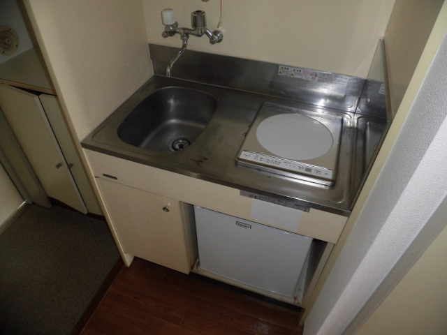 シティーコーポ比治山のキッチン|コンパクトなキッチンで掃除もラクラク