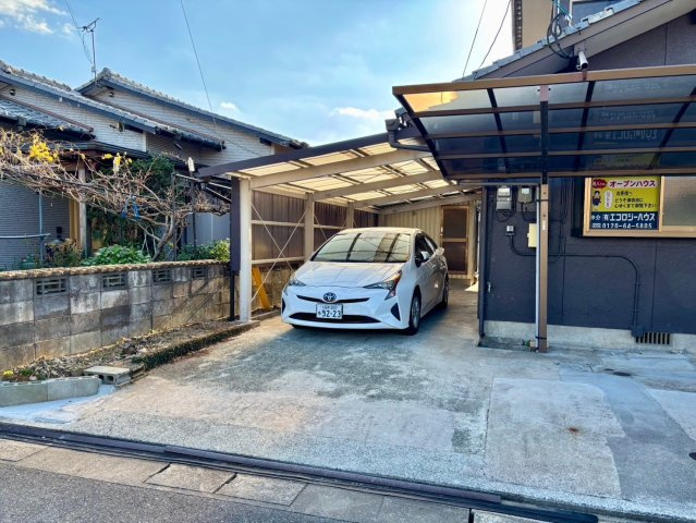 久留米市上津町の中古一戸建の前面道路含む現地写真