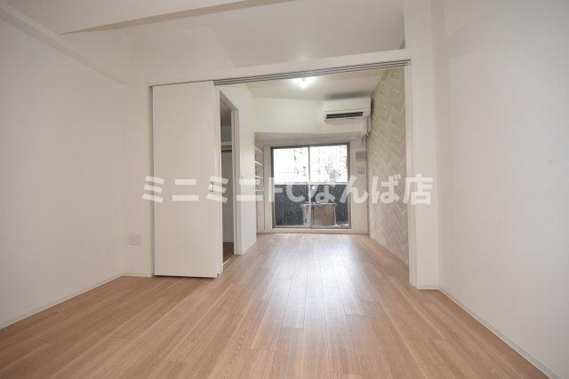 セレニテ難波ミラク参番館の居間・リビング