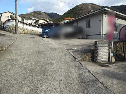 広島市安佐北区可部東1丁目　中古一戸建ての前面道路含む現地写真