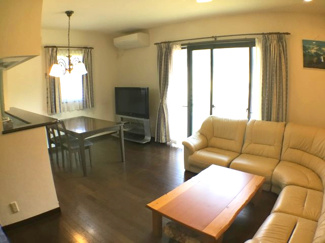 【居間・リビング】 | 柏原町大新屋中古住宅