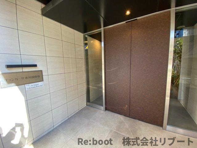 グランカーサ市川国府台のエントランス