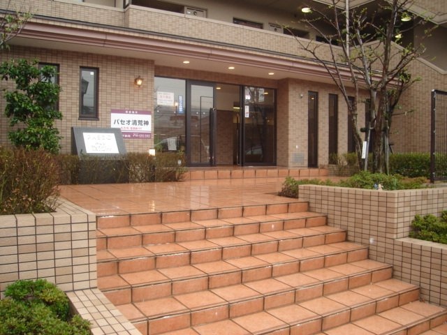 パセオ清荒神のエントランス