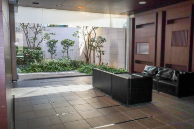 【エントランス】 | イニシア四天王寺夕陽丘 | 明るく、落ち着いたエントランス