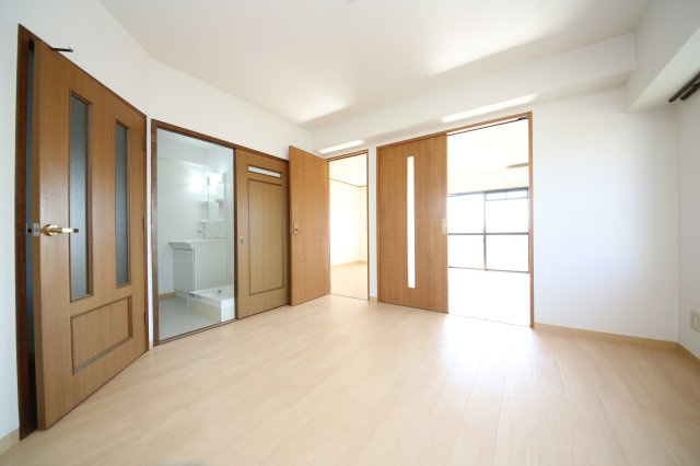 第8タツミビルの居間・リビング