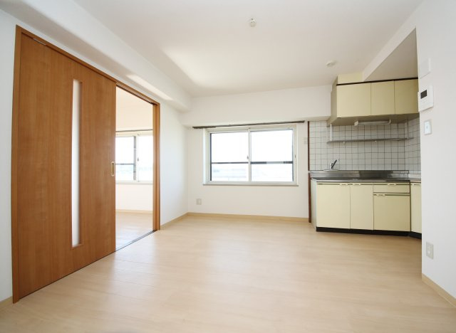 第8タツミビルの居間・リビング