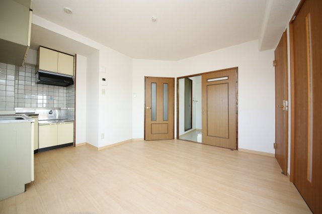 第8タツミビルの居間・リビング