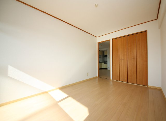 第8タツミビルの洋室