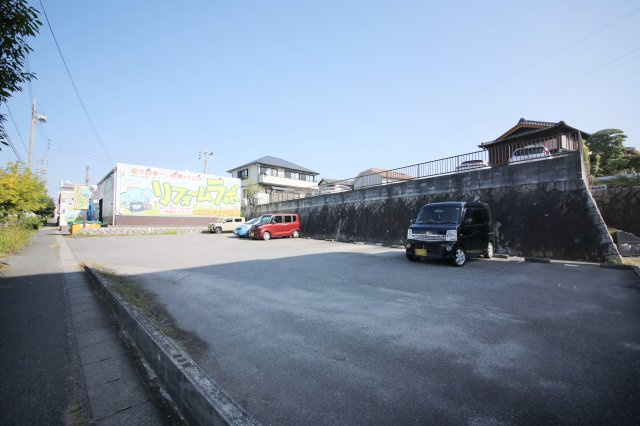 第8タツミビルの駐車場