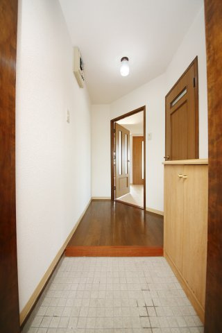 第8タツミビルの玄関