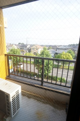 中央ビル3階のバルコニー|暖かな日差しのふりそそぐバルコニー