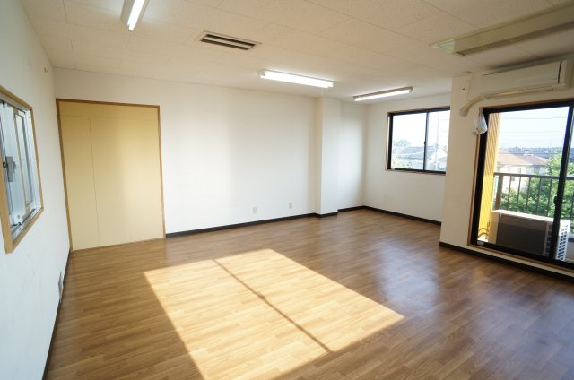 中央ビル3階の内装|おしゃれな内装です