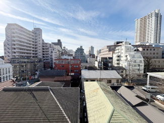 【展望】 | 眼前に広がる空の雄大さと、このお部屋の自慢の一つである「眺望」をご覧ください。毎日、この景色を独り占めできる新生活に夢が広がります。～即日のご見学可能～　お問合せはお気軽にどうぞ。