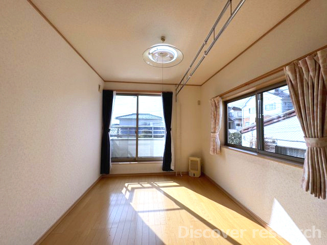 横浜市磯子区洋光台1丁目の洋室|家族一人ひとりの大切なプライベート空間。趣味に合わせて使って頂けるようシンプルに仕上げてあります。暮らし心地を大きく左右する収納を、適材適所に配置し使い勝手を考慮しました。