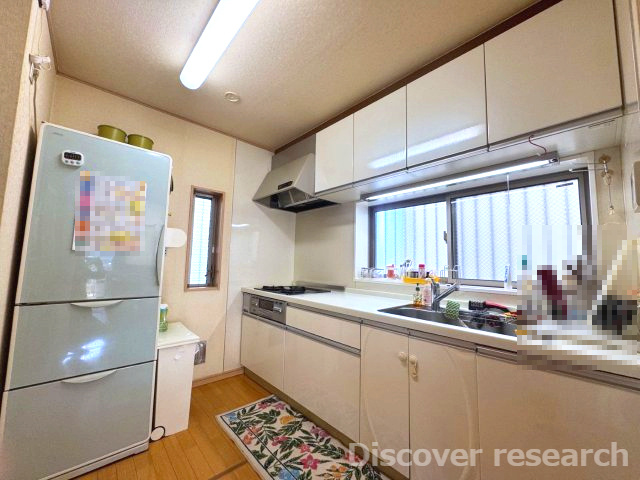 横浜市磯子区洋光台1丁目のキッチン|【キッチン（約4.25帖）】
本を読みながら料理をしたり、家族とコミュニケーションを取りながら家事をしたり。毎日必ず使い、案外長い時間を過ごす場所だからこそ妥協したくない部分ですね♪