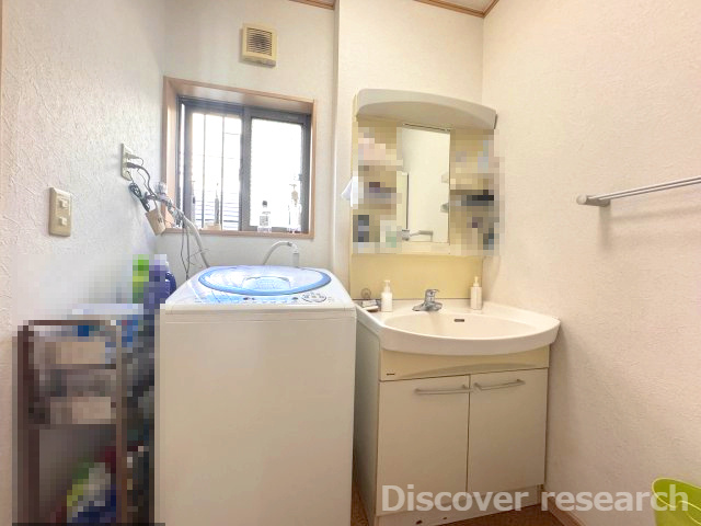 横浜市磯子区洋光台1丁目の独立洗面台|ゆとりの洗面スペースで朝の身支度も快適スムーズに。一日の始まりの朝、歯磨きをしたりメイクや髪をセットしたり・・・使いやすさが考えられた洗面所です。