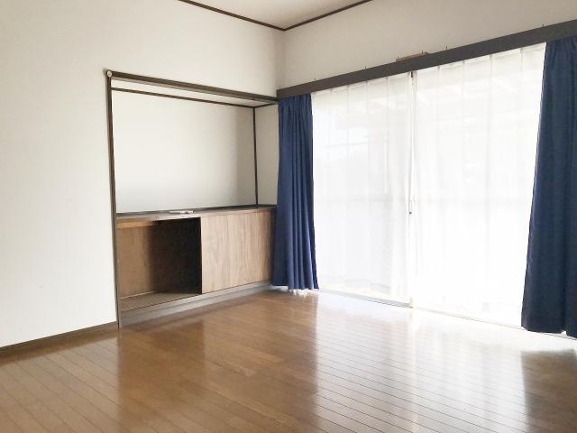 緑町戸建ての居間・リビング|ゆったりとした居間です