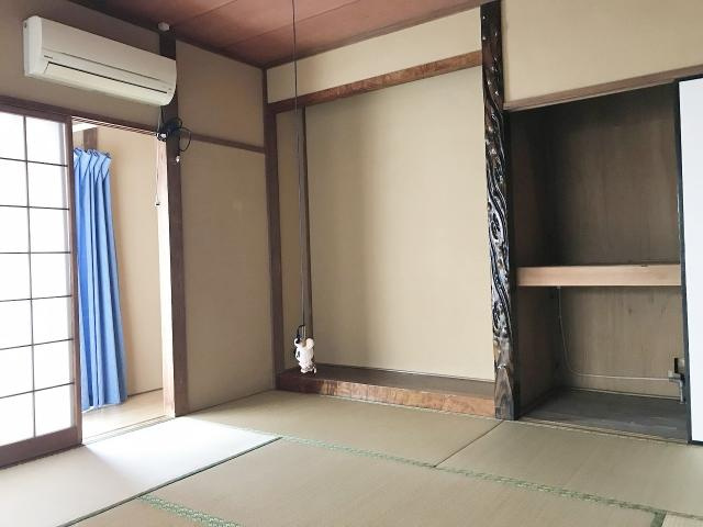 緑町戸建ての和室|柔らかい畳が心地よい和室