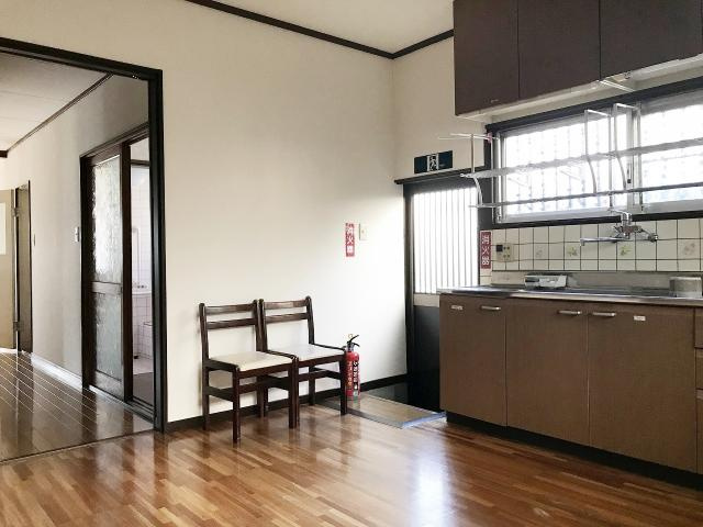 緑町戸建てのキッチン|広々したお料理しやすいキッチンです