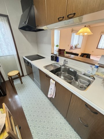 【キッチン】 | 宇城市小川町江頭 | ☆カウンターキッチン☆家事をしながらご家族とのコミュニケーションを楽しめます☆
☆三口のIHクッキングヒーター☆フラットですのでお掃除ラクラク☆