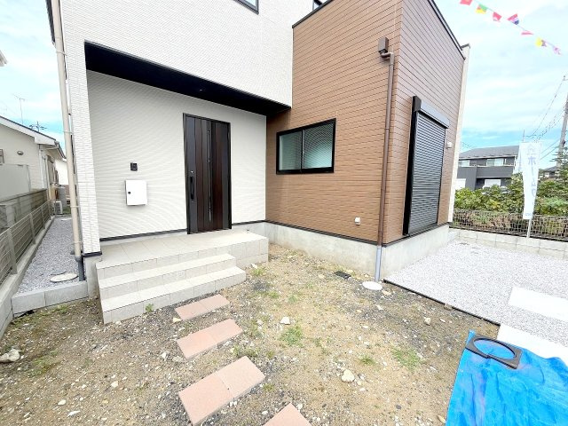 青梅市新町1丁目　全1棟の玄関
