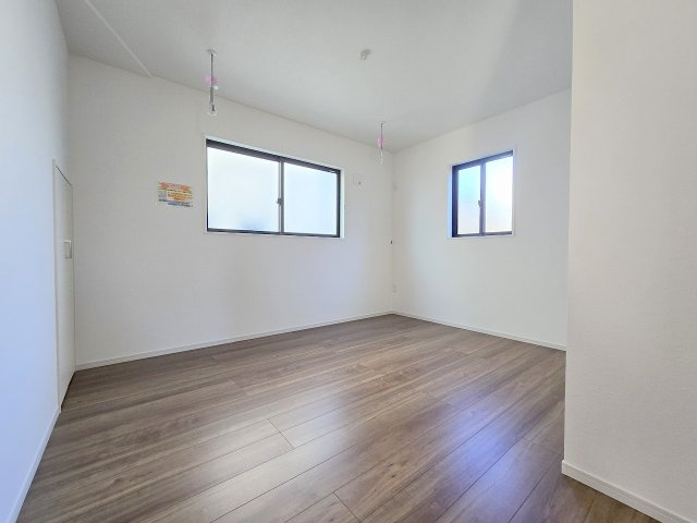 青梅市新町1丁目　全1棟の洋室