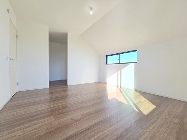 青梅市新町1丁目　全1棟の洋室