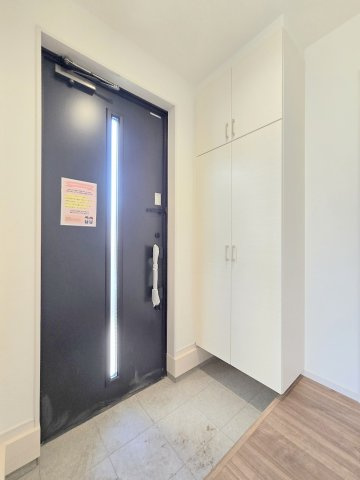 青梅市新町1丁目　全1棟の玄関