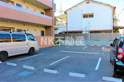 【駐車場】 | メゾン・ド・パニール（俊徳道賃貸） | 駐車場に車を止められます