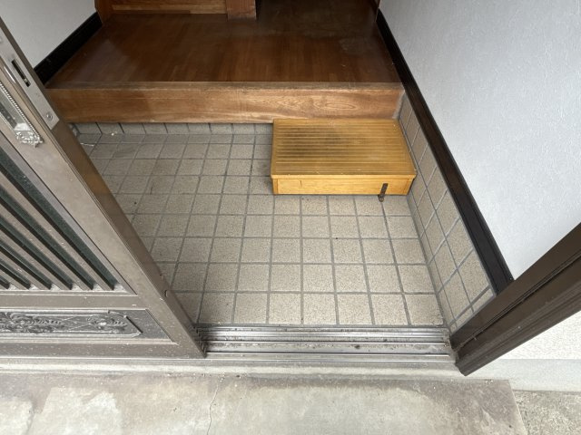 広畑区清水町2戸一貸家　東の玄関