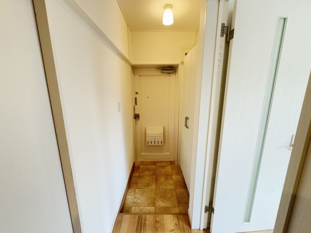 源七第一コーポラスの玄関